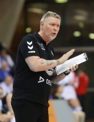 Stuttgart , CEV Champions League , Allianz MTV Stuttgart vs LKS Commercecon Lodz , Coach Tore Aleksandersen Stgt