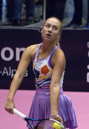La joueuse de tennis Anastasia Potapova (RUS) lors de son match face Ã Clara Burel (FRA)- Open 6eme sens Immobilier MÃ tropole de Lyon 2023, tournoi de tennis fÃ minin WTA, Tennis Damen 250 de Caroline Garcia, Lyon 02 02 2022 TENNIS : Open 6eme Sens Immobilier Lyon Metropole - 02 02 2023 SandrineThesillat Panoramic 