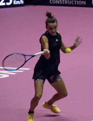 La joueuse de tennis francaise Clara Burel lors de son match face Ã la russe Anastasia Potapova. Open 6eme sens Immobilier MÃ tropole de Lyon 2023, tournoi de tennis fÃ minin WTA, Tennis Damen 250 de Caroline Garcia, Lyon 02 02 2022 TENNIS : Open 6eme Sens Immobilier Lyon Metropole - 02 02 2023 SandrineThesillat Panoramic 