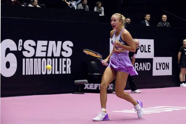 La joueuse de tennis Anastasia Potapova (RUS) lors de son match en quart de finale face Ã la belge Maryna Zanevska - Open 6eme sens Immobilier MÃ tropole de Lyon 2023, tournoi de tennis fÃ minin WTA, Tennis Damen 250 de Caroline Garcia, Lyon 03 02 2022 - TENNIS : Open 6eme Sens Immobilier Lyon Metropole - 03 02 2023 SandrineThesillat Panoramic 