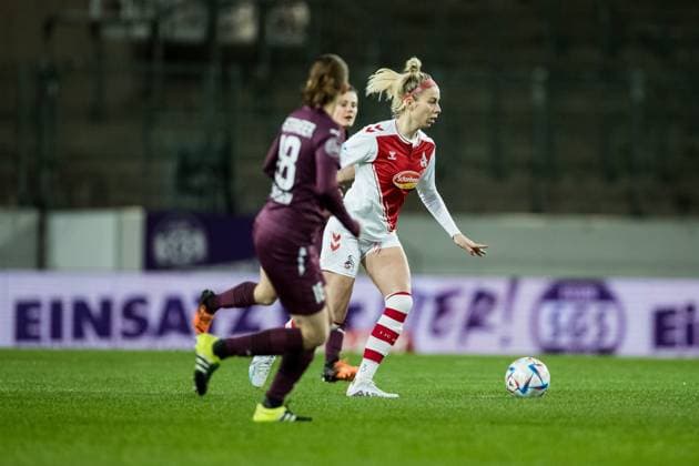 FLYERALARM Women Football Bundesliga, SGS Essen 1 FC Koeln 03 02 2023 Lena Ostermeier SGS Essen, 18 , Sharon Beck 1 FC Koeln, 10 FLYERALARM Women Football Bundesliga, SGS Essen 1 FC Koeln, Essen, Stadion an der Hafenstrasse DFB REGULATIONS PROHIBIT ANY USE OF PHOTOGRAPHS AS IMAGE SEQUENCES AND OR QUASI VIDEO Copyright: xBEAUTIFULxSPORTS Wunderlx