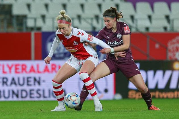 f l Sharon Beck 1 FC Köln, 10 and Katharina Piljic SGS Essen, 6 in duel, duel, dynamic, action, game scene, THE DFB REGULATIONS PROHIBIT ANY USE OF PHOTOGRAPHS AS IMAGE SEQUENCES AND OR QUASI VIDEO , 03 02 2023, Essen Germany , Football, Flyeralarm Womens Bundesliga, SGS Essen 1 FC Cologne xobx