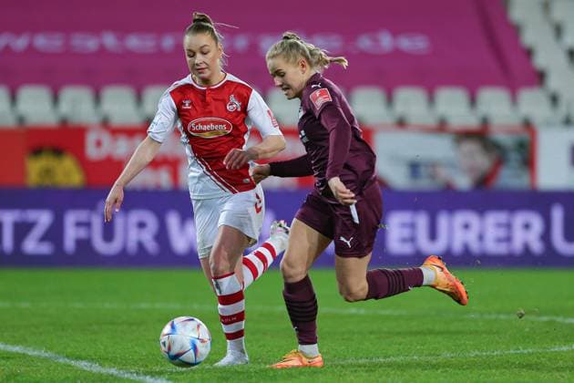 f l Weronika Zawistowska 1 FC Köln, 24 and Antonia Baaß SGS Essen, 7 in duel, duel, dynamic, action, game scene, THE DFB REGULATIONS PROHIBIT ANY USE OF PHOTOGRAPHS AS IMAGE SEQUENCES AND OR QUASI VIDEO , 03 02 2023, Essen Germany , Football, Flyeralarm Womens Bundesliga, SGS Essen 1 FC Cologne xobx
