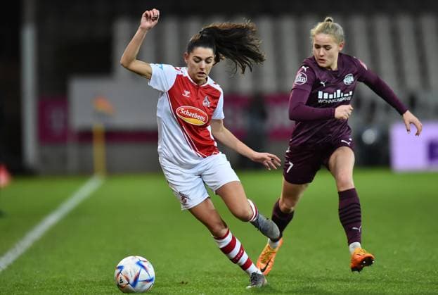Soccer Women Flyeralarm Bundesliga Season 2022 2023 11 Matchday SGS Essen 1 FC Köln on 03 02 2023 at the stadium on Hafenstraße in Essen Manjou Wilde 1 FC Köln , left Antonia Baaß SGS Essen , right DFB regulations prohibit any use of photographs as image sequences and or quasi video Nordrhein Westfalen Germany