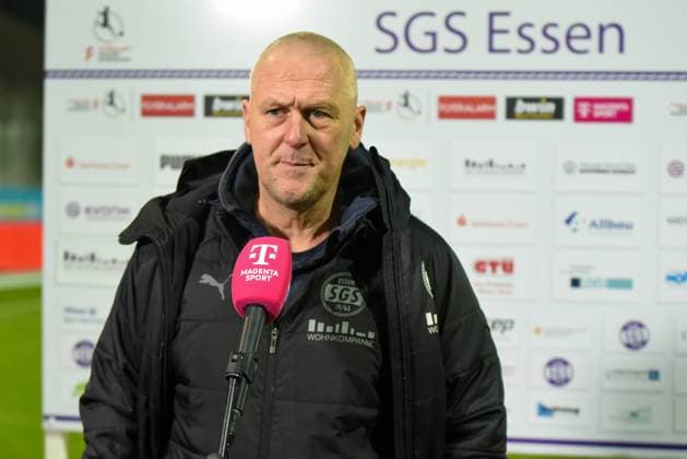 Markus Högner SGS Essen vs 1 FC Cologne 03 02 2023 Markus Högner coach SGS Essen 11 matchday of the Flyeralarm Womens Bundesliga season 2022 2023 SGS Essen vs 1 FC Cologne on 3 February 2023 at the stadium on Hafenstraße in Essen North Rhine Westphalia Germany