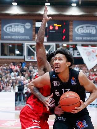 v li Stanley Whittaker Wuerzburg Baskets, 11 and Jason George NINERS Chemnitz, 13 , 03 02 2023, Basketball, BBL, Wuerzburg Baskets Niners Chemnitz, GER, Wuerzburg, tectake Arena, Copyright: HMBxMedia xHeikoxBecker
