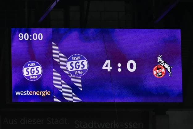 Soccer Women Flyeralarm Bundesliga Saison 2022 2023 11 Spieltag SGS Essen 1 FC Köln am 03 02 2023 im Stadion an der Hafenstraße in Essen The scoreboard displays the final score DFB regulations prohibit any use of photographs as image sequences and or quasi video Nordrhein Westfalen Germany