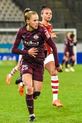 Vivien Endemann SGS Essen vs 1 FC Köln 03 02 2023 Vivien Endemann 11 match day of Flyeralarm Frauen Bundesliga Saison 2022 2023 SGS Essen vs 1 FC Köln on 3 February 2023 at Stadion an der Hafenstraße in Essen North Rhine Westphalia Germany final score 4 0 in front of 1 307 spectators