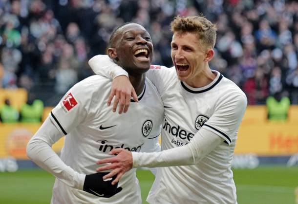 Sport Themen der Woche KW05 Sport Bilder des Tages 04.02.2023, xovx, Fußball Bundesliga, Eintracht Frankfurt - Hertha BSC Berlin v.l. Jubel bei Randal Kolo Muani (Eintracht Frankfurt) und Jesper Lindström (Eintracht Frankfurt) nach dem Tor zum 1:0 (DFL DFB REGULATIONS PROHIBIT ANY USE OF PHOTOGRAPHS as IMAGE SEQUENCES and or QUASI-VIDEO) emspor Frankfurt *** 04 02 2023, xovx, soccer Bundesliga, Eintracht Frankfurt Hertha BSC Berlin v l cheering Randal Kolo Muani Eintracht Frankfurt and Jesper Lindström Eintracht Frankfurt after scoring the 1 0 DFL DFB REGULATIONS PROHIBIT ANY USE OF PHOTOGRAPHS as IMAGE SEQUENCES and or QUASI VIDEO emspor Frankfurt