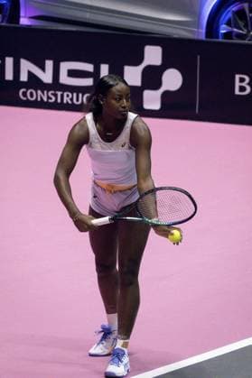 La joueuse de tennis amÃ ricaine Alycia Parks lors de son match en 1 2 finale face Ã la Maryna Zanevska - Open 6eme sens Immobilier MÃ tropole de Lyon 2023, tournoi de tennis fÃ minin WTA, Tennis Damen 250 de Caroline Garcia, Lyon 04 02 2022 - TENNIS : Open 6eme Sens Immobilier Lyon Metropole - 04 02 2023 SandrineThesillat Panoramic 