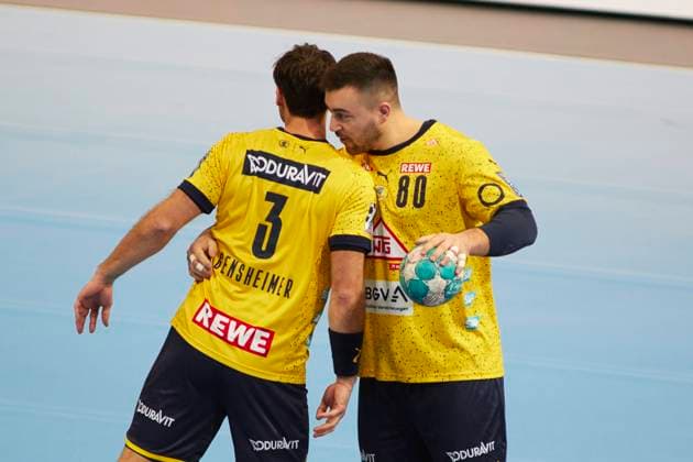 Uwe Gensheimer Rhein Neckar Loewen 3 Jannik Kohlbacher Rhein Neckar Loewen 80 TSV Hannover Burgdorf vs Rhein Neckar Loewen, Handball Bundesliga, DHB Pokal quarterfinals, season 2022 2023, 04 02 2023 Press photo Jan Frederic Helbig TSV Hannover Burgdorf vs Rhein Neckar Loewen, Handball Bundesliga, HBL, ZAG Arena, Liqui Moly Handball Bundesliga, DHB Pokal, quarterfinals, season 2022 2023, 04 02 2023 Hannover Copyright: xEibner-Pressefoto Jan-FredericxHelbigx EP_JHG