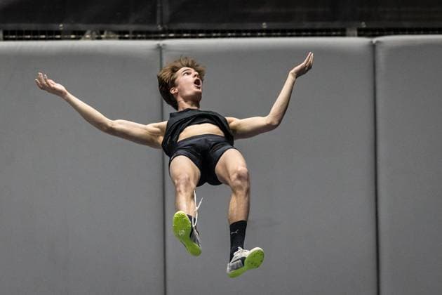 Bilder des Jahres 2023, Sport 02 Februar Sport Themen der Woche KW05 SM Mehrkampf und Nat. Hallenmeeting LA Bern (04.02.2023) Valentin Imsand (CS 13 Etoiles, SUI) ueberquert 4.50 m und verbessert den Schweizer U20 U23 Rekord im Stabhochsprung bei der SM Mehrkampf und Nat. Hallenmeeting LA Bern in Magglingen, Switzerland, on Saturday, February 04, 2023 *** SM Mehrkampf und Nat Hallenmeeting LA Bern 04 02 2023 Valentin Imsand CS 13 Etoiles, SUI crosses 4 50 m and improves the Swiss U20 U23 record in pole vault at the SM Mehrkampf und Nat Hallenmeeting LA Bern in Magglingen, Switzerland, on Saturday, February 04, 2023 Copyright: xBEAUTIFULxSPORTS OlafxRellischx