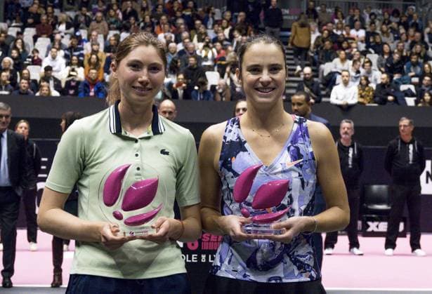 Les joueuses de tennis Cristina BUCSA (ESP) et Bibiane SCHOOFS (NED) gagnent la finale du double face Ã Olga DANILOVIC (SRB) - Alexandra PANOVA (RUS) Open 6eme sens Immobilier MÃ tropole de Lyon 2023, tournoi de tennis fÃ minin WTA, Tennis Damen 250 de Caroline Garcia, Lyon 05 02 2022 - TENNIS : Open 6eme Sens Immobilier Lyon Metropole - 05 02 2023 SandrineThesillat Panoramic 