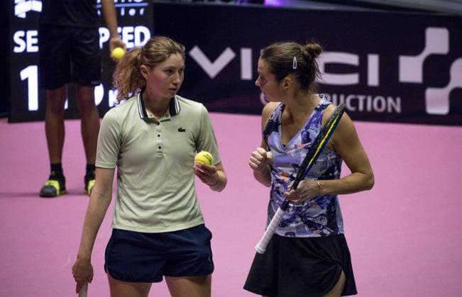 Les joueuses de tennis Cristina BUCSA (ESP) et Bibiane SCHOOFS (NED) gagnent la finale du double face Ã Olga DANILOVIC (SRB) - Alexandra PANOVA (RUS) Open 6eme sens Immobilier MÃ tropole de Lyon 2023, tournoi de tennis fÃ minin WTA, Tennis Damen 250 de Caroline Garcia, Lyon 05 02 2022 - TENNIS : Open 6eme Sens Immobilier Lyon Metropole - 05 02 2023 SandrineThesillat Panoramic 