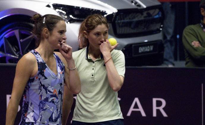 Les joueuses de tennis Cristina BUCSA (ESP) et Bibiane SCHOOFS (NED) gagnent la finale du double face Ã Olga DANILOVIC (SRB) - Alexandra PANOVA (RUS) Open 6eme sens Immobilier MÃ tropole de Lyon 2023, tournoi de tennis fÃ minin WTA, Tennis Damen 250 de Caroline Garcia, Lyon 05 02 2022 - TENNIS : Open 6eme Sens Immobilier Lyon Metropole - 05 02 2023 SandrineThesillat Panoramic 