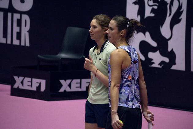 Les joueuses de tennis Cristina BUCSA (ESP) et Bibiane SCHOOFS (NED) gagnent la finale du double face Ã Olga DANILOVIC (SRB) - Alexandra PANOVA (RUS) Open 6eme sens Immobilier MÃ tropole de Lyon 2023, tournoi de tennis fÃ minin WTA, Tennis Damen 250 de Caroline Garcia, Lyon 05 02 2022 - TENNIS : Open 6eme Sens Immobilier Lyon Metropole - 05 02 2023 SandrineThesillat Panoramic 