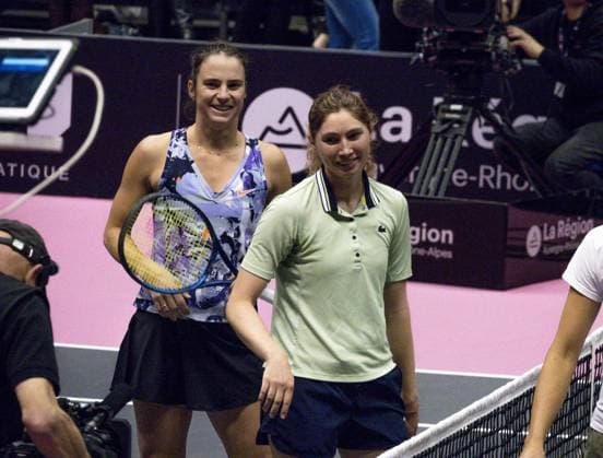 Les joueuses de tennis Cristina BUCSA (ESP) et Bibiane SCHOOFS (NED) gagnent la finale du double face Ã Olga DANILOVIC (SRB) - Alexandra PANOVA (RUS) Open 6eme sens Immobilier MÃ tropole de Lyon 2023, tournoi de tennis fÃ minin WTA, Tennis Damen 250 de Caroline Garcia, Lyon 05 02 2022 - TENNIS : Open 6eme Sens Immobilier Lyon Metropole - 05 02 2023 SandrineThesillat Panoramic 