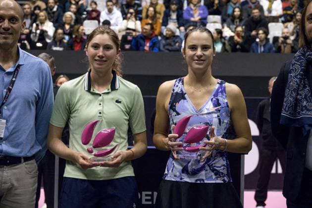 Les joueuses de tennis Cristina BUCSA (ESP) et Bibiane SCHOOFS (NED) gagnent la finale du double face Ã Olga DANILOVIC (SRB) - Alexandra PANOVA (RUS) Open 6eme sens Immobilier MÃ tropole de Lyon 2023, tournoi de tennis fÃ minin WTA, Tennis Damen 250 de Caroline Garcia, Lyon 05 02 2022 - TENNIS : Open 6eme Sens Immobilier Lyon Metropole - 05 02 2023 SandrineThesillat Panoramic 