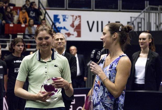 Les joueuses de tennis Cristina BUCSA (ESP) et Bibiane SCHOOFS (NED) gagnent la finale du double face Ã Olga DANILOVIC (SRB) - Alexandra PANOVA (RUS) Open 6eme sens Immobilier MÃ tropole de Lyon 2023, tournoi de tennis fÃ minin WTA, Tennis Damen 250 de Caroline Garcia, Lyon 05 02 2022 - TENNIS : Open 6eme Sens Immobilier Lyon Metropole - 05 02 2023 SandrineThesillat Panoramic 