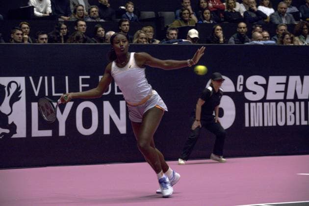 La joueuse de tennis amÃ ricaine Alycia Parks remporte le 1er set en finale face Ã la francaise Caroline Garcia- Open 6eme sens Immobilier MÃ tropole de Lyon 2023, tournoi de tennis fÃ minin WTA, Tennis Damen 250 de Caroline Garcia, Lyon 05 02 2022 - TENNIS : Finale - Open 6eme Sens Immobilier Lyon Metropole - 05 02 2023 SandrineThesillat Panoramic 