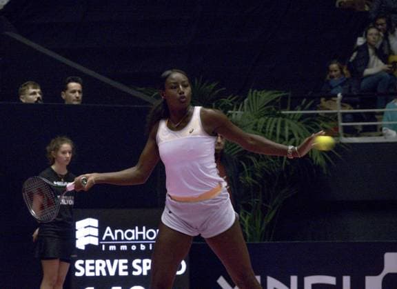 La joueuse de tennis amÃ ricaine Alycia Parks remporte le 1er set en finale face Ã la francaise Caroline Garcia- Open 6eme sens Immobilier MÃ tropole de Lyon 2023, tournoi de tennis fÃ minin WTA, Tennis Damen 250 de Caroline Garcia, Lyon 05 02 2022 - TENNIS : Finale - Open 6eme Sens Immobilier Lyon Metropole - 05 02 2023 SandrineThesillat Panoramic 