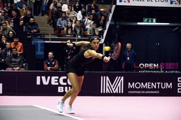 La joueuse de tennis Caroline Garcia combative en finale face Ã l amÃ ricaine Alycia Parks - Open 6eme sens Immobilier MÃ tropole de Lyon 2023, tournoi de tennis fÃ minin WTA, Tennis Damen 250 de Caroline Garcia, Lyon 05 02 2022 - TENNIS : Finale - Open 6eme Sens Immobilier Lyon Metropole - 05 02 2023 SandrineThesillat Panoramic 