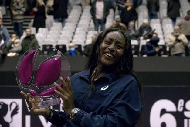 Sport Bilder des Tages La joueuse de tennis amÃ ricaine Alycia Parks remporte sa premiere finale face Ã la francaise Caroline Garcia - Open 6eme sens Immobilier MÃ tropole de Lyon 2023, tournoi de tennis fÃ minin WTA, Tennis Damen 250 de Caroline Garcia, Lyon 05 02 2022 - TENNIS : Finale - Open 6eme Sens Immobilier Lyon Metropole - 05 02 2023 SandrineThesillat Panoramic 