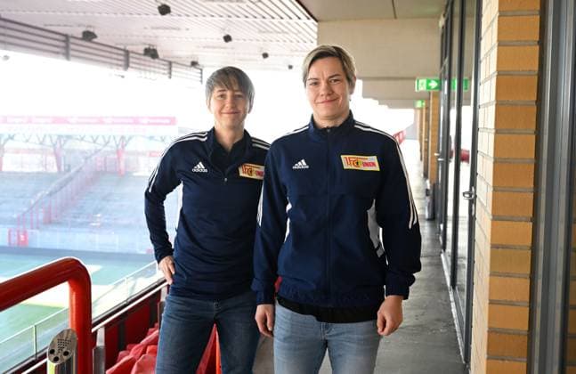 Sport Themen der Woche KW06 Sport Bilder des Tages Fussball, Frauen, Regionalliga Nordost, Saison 2022 2023, 1. FC Union Berlin, Medienrunde, v. l. Trainerin Ailien Poese (1. FC Union Berlin), Sportliche Leiterin 1. Frauen Jennifer Zietz (1. FC Union Berlin) im Stadion An der Alten Försterei, 07.02. 2022, *** Football, women, Regionalliga Nordost, season 2022 2023, 1 FC Union Berlin, media round, f l coach Ailien Poese 1 FC Union Berlin , sports director 1 women Jennifer Zietz 1 FC Union Berlin at the stadium An der Alten Försterei, 07 02 2022, Copyright: xMatthiasxKochx
