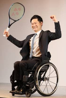 Sport Themen der Woche KW06 Sport Bilder des Tages February 7, 2023, Tokyo, Japan - Japan s professional wheelchair tennis king Shingo Kunieda who won the total 50 Grand Slam titles and 4 Paralympic gold medals poses for photo after he announced his retirement from professional wheelchair tennis carrier at the Uniqlo headquarters in Tokyo on Tuesday, February 7, 2023. Kunieda is a global ambassador of the Uniqlo. Noxthirdxpartyxsales  (210098036)