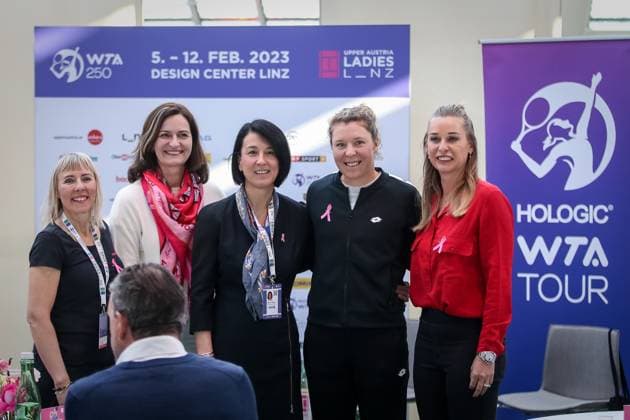 TENNIS - WTA, Tennis Damen Upper Austria Ladies Linz LINZ,AUSTRIA,07.FEB.23 - TENNIS - WTA Tour, Upper Austria Ladies Linz. Image shows from left Ceo Isabella Kling (Mrs. Sporty), Ceo Maria Sauer (Krebshilfe Austria), senoir marketing director Beatrice Lemberg (Hologic), Anna Lena Friedsam (GER) and tournament ambassador Barbara Schett.  GEPAxpictures xManfredxBinder