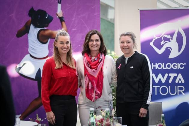 TENNIS - WTA, Tennis Damen Upper Austria Ladies Linz LINZ,AUSTRIA,07.FEB.23 - TENNIS - WTA Tour, Upper Austria Ladies Linz. Image shows from left tournament ambassador Barbara Schett, Ceo Maria Sauer (Krebshilfe Austria) and Anna Lena Friedsam (GER).  GEPAxpictures xManfredxBinder