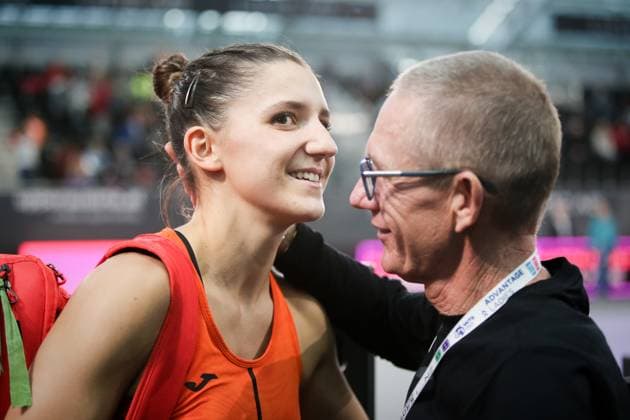 TENNIS - WTA, Tennis Damen Upper Austria Ladies Linz LINZ,AUSTRIA,07.FEB.23 - TENNIS - WTA Tour, Upper Austria Ladies Linz. Image shows the coach and Rebeka Masarova (ESP).  GEPAxpictures xManfredxBinder