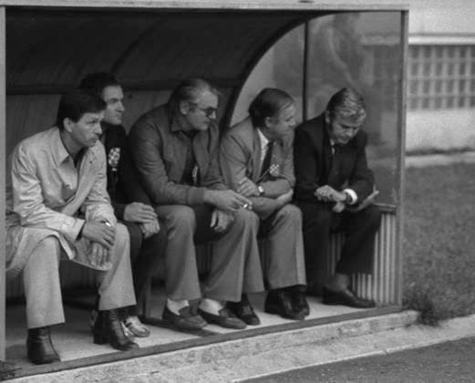 30.08.1981., Dinamo u gostima pobjedio Sarajevo 3:2, dva gola zabio je Stjepan Deveri? 30.08.1981., stadion Grbavica, Sarajevo - Nogometna utakmica izmedju Sarajeva i Dinama. Dinamo je u gostima pobjedio 2:3. Na Dinamovoj klupi sjede trener Miroslav Ciro Blazevic i Rudolf Belin n AntexJelavic HISTORY