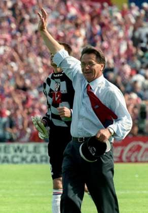 RECORD DATE NOT STATED Francuska: 20 godina od najve?eg uspjeha hrvatskog nogometa 30.06.1998., Stade du Parc Lescure, Bordeaux, Francuska - Svjetsko nogometno prvenstvo, osmina finala, Hrvatska - Rumunjska. Slavlje izbornika Miroslava Blazevica nakon plasmana hrvatske u cetvrtfinale. n RobertxBelosevic HISTORYxI C