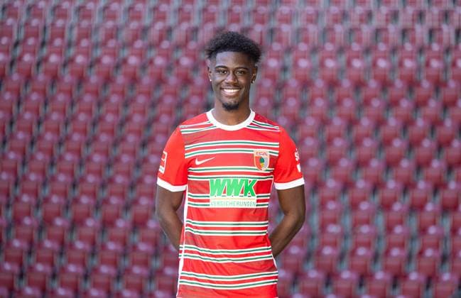 NathanaÃ l Mbuku FC Augsburg 1 BL, Porträttermin 2022 2023,