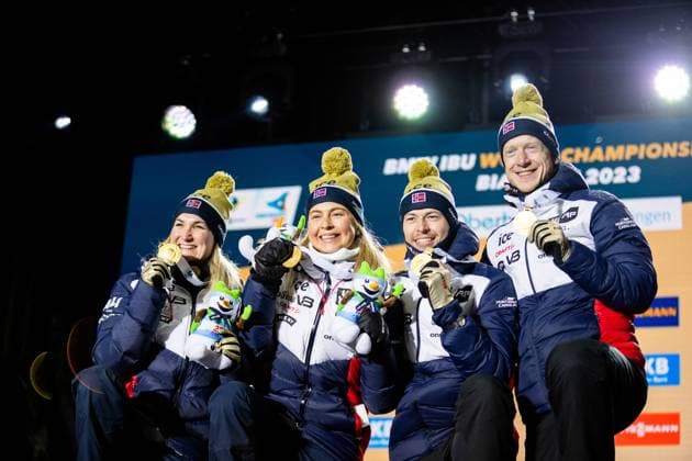 Bilder des Jahres 2023, Sport 02 Februar Sport Themen der Woche KW06 Sport Bilder des Tages 08.02.2023, GER, Biathlon, Saison 2022 2023, BMW IBU Weltmeisterschaften, Siegerehrung 4X6KM MIXED RELAY TANDREVOLD Ingrid Landmark (Norwegen) ROEISELAND Marte Olsbu (Norwegen) LAEGREID Sturla Holm (Norwegen) BOE Johannes Thingnes (Norwegen) Oberhof Medal Plaza Kurpark Thüringen Deutschland *** 08 02 2023, GER, biathlon, season 2022 2023, BMW IBU World Championships, award ceremony 4X6KM MIXED RELAY TANDREVOLD Ingrid Landmark Norway ROEISELAND Marte Olsbu Norway LAEGREID Sturla Holm Norway BOE Johannes Thingnes Norway Oberhof Medal Plaza Kurpark Thuringia Germany