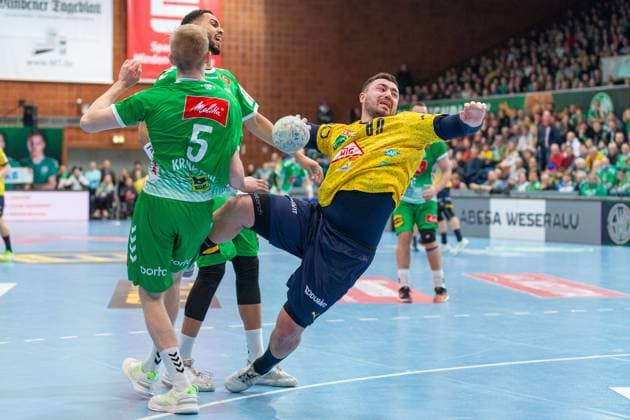 v l Florian Kranzmann GWD Minden, 05 , Mohamed Amine Darmoul GWD Minden, 71 , Jannik Kohlbacher Rhein Neckar Loewen, 80 GER, GWD Minden vs Rhein Neckar Loewen, Handball, 1 Bundesliga, 19 Spieltag, Spielzeit 2022 2023, 09 02 2023 GER, GWD Minden vs Rhein Neckar Loewen, Handball, 1 Bundesliga, 19 Spieltag, Spielzeit 2022 2023, 09 02 2023 Minden Copyright: xEibner-Pressefotox xJanxStrohdiekx EP_EER