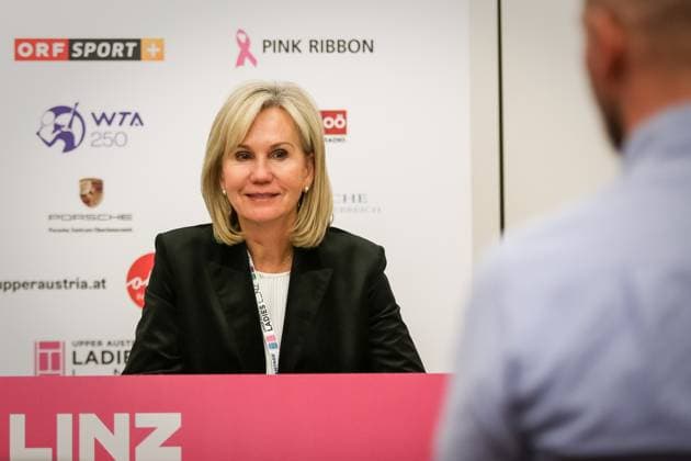 TENNIS - WTA, Tennis Damen Upper Austria Ladies Linz LINZ,AUSTRIA,10.FEB.23 - TENNIS - WTA Tour, Upper Austria Ladies Linz. Image shows president Micky Lawler (WTA) at the round table.  GEPAxpictures xManfredxBinder
