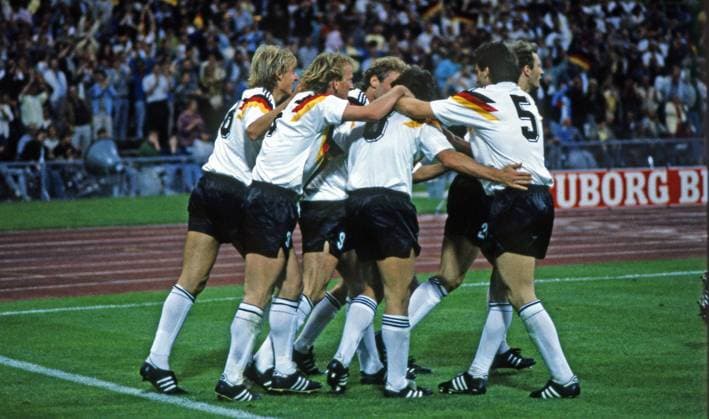 17 06 88 Germany Spain Germany, Munich, 17 06 1988, Football, European Championship EM 1988 in Germany, Germany Spain 2 0 f l Jürgen Klinsmann, Andreas Brehme, Rudi Völler, Lothar Matthäus, Matthias Herget, Wolfgang Rolff all Germany cheering goal 2 0 Völler