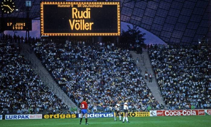 17 06 88 Germany Spain Germany, Munich, 17 06 1988, football, European Championship EM 1988 in Germany, Germany Spain 2 0 scoreboard goal Rudi Völler Germany