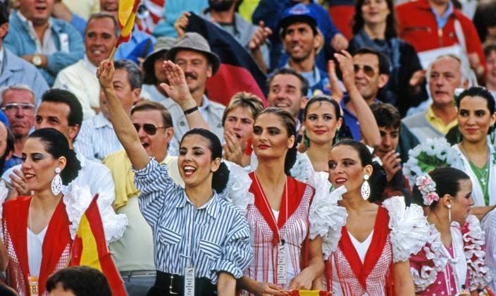 17 06 88 Germany Spain Germany, Munich, 17 06 1988, football, European Championship EM 1988 in Germany, Germany Spain 2 0 Spain fans women dancers