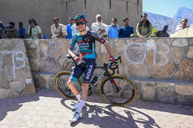 MUSCAT, OMAN - FEBRUARY 11 : Uijtdebroeks Cian (BEL) of BORA hansgrohe during stage 1 of the 12th edition of the 2023 Tour of Oman UCI ProSeries cycling race, a stage of 147,4 kms with start in Al Rustaq Fort and finish in Oman Convention and Exhibition Centre Muscat on February 11, 2023 in Muscat, Oman, 11 02 2023 ( Motordriver Guy De Vuyst - Tour Of Oman 2023 - 11 02 2023 PhotoNews Panoramic 