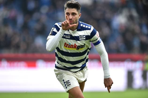 Sport Themen der Woche KW06 Sport Bilder des Tages Fußball Herren 3. Liga 22. Spieltag Saison 2022 2023: MSV Duisburg - FSV Zwickau am 11.02.2023 in der Schauinsland-Reisen-Arena in Duisburg Torjubel zum 2:0 durch Moritz Stoppelkamp ( MSV Duisburg ) DFB Regulations prohibit any use of photographs as image sequences and or quasi video. Nordrhein-Westfalen Deutschland *** Soccer Men 3 Liga 22 Matchday Season 2022 2023 MSV Duisburg FSV Zwickau on 11 02 2023 at Schauinsland Reisen Arena in Duisburg Goal celebration for 2 0 by Moritz Stoppelkamp MSV Duisburg DFB Regulations prohibit any use of photographs as image sequences and or quasi video Nordrhein Westfalen Germany