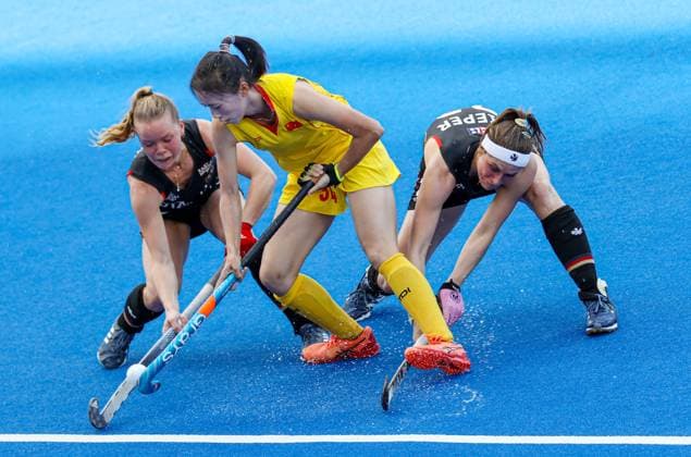 Bilder des Jahres 2023, Sport 02 Februar Sport Themen der Woche KW06 Sport Bilder des Tages (230211) -- SYDNEY, Feb. 11, 2023 -- Zeng Xueling (C) of China competes during the FIH Hockey Pro League women s competition match between China and Germany in Sydney, Australia, Feb. 11, 2023. ) (SP)AUSTRALIA-SYDNEY-WOMEN S HOCKEY-FIH PRO LEAGUE-CHINA VS GERMANY BaixXuefei 
