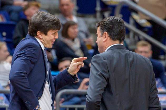 v l Pedro Calles EWE Baskets Oldenburg, coach , Israel Gonzalez Alba Berlin, coach , in conversation, GER, Alba Berlin vs EWE Baskets Oldenburg, BBL, Basketball Bundesliga Maenner, Mercedes Benz Arena, week 20, season 2022 2023, 11 02 23, 2023, GER, Alba Berlin vs EWE Baskets Oldenburg, BBL, Basketball Bundesliga Maenner, week 20, season 2022 2023, 11 02 23, Berlin Copyright: xEibner-Pressefoto UwexKochx EP_UKH