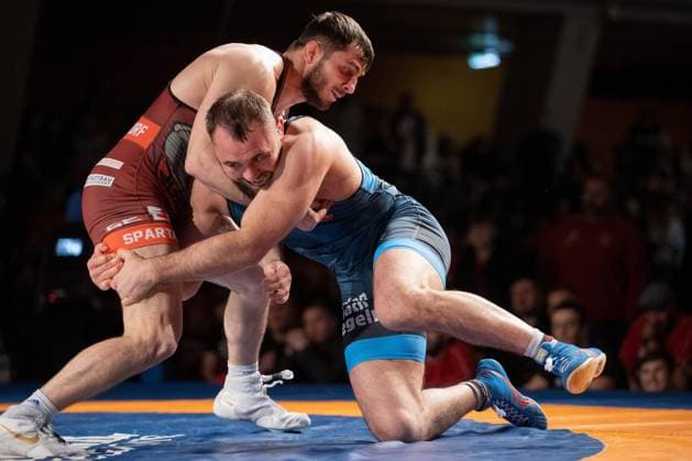 Bilder des Jahres 2023, Sport 02 Februar Bilder des Jahres 2023, Sport 02 Februar Sport Themen der Woche KW06 Sport Bilder des Tages Ringen Bundesliga Playoffs Finale , ASV Schorndorf ( Trikot Rot ) vs. ASV Mainz 88 ( Trikot Blau ), Akhmed Aibuev ( Schorndorf ) Ahmed Dudarov ( Mainz ) *** Wrestling Bundesliga Playoffs Final , ASV Schorndorf Jersey Red vs ASV Mainz 88 Jersey Blue , Akhmed Aibuev Schorndorf Ahmed Dudarov Mainz