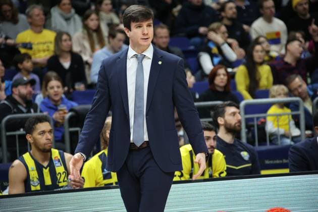 DEU, easyCredit BBL, ALBA vs Oldenburg, 11 02 2023, Mercedes Benz Arena, Berlin, DEU, easyCredit BBL, ALBA vs Oldenburg, in picture Head Coach Pedro Calles Baskets Oldenburg Foto Juergen Engler nordphoto GmbH JuergenxEngler nph00076