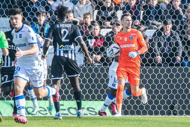 Ionut Radu (AJ Auxerre) FOOTBALL : Angers SCO vs AJ Auxerre - Ligue 1 - Journee 23 - 12 02 2023 BaptisteAutissier Panoramic 