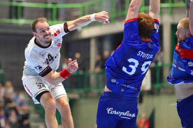 12 12 2023, Wuppertal, Handball, Uni Halle, Liqui Moly Bundesliga, 19 matchday season 2022 2023, Bergischer HC MT Melsungen Kai Häfner of MT Melsungen throws the ball over the defense of Lukas Stutzke BHC NRW Germany