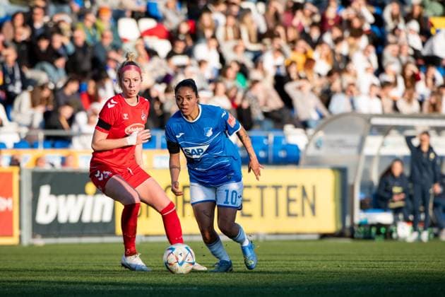 Gia Corley TSG Hoffenheim, 10 in duel with Sharon Beck 1 FC Koeln, 10 , GER, TSG 1899 Hoffenheim vs 1 FC Koeln, Football Flyeralarm Frauen Bundesliga, 12 Spieltag, Spielzeit 2022 2023, 12 02 2023 GER, TSG 1899 Hoffenheim vs 1 FC Koeln, Football Flyeralarm Frauen Bundesliga, 12 Spieltag, Spielzeit 2022 2023, 12 02 2023 Hoffenheim Copyright: xEibner Memmlerx EP_MMR